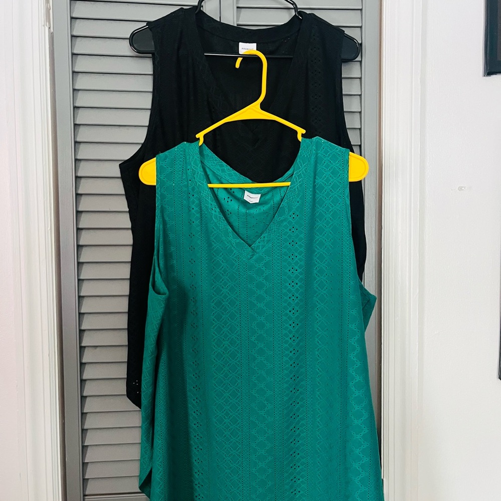 Sleeveless V-Neck Eyelet Tank Top - Teal & Black